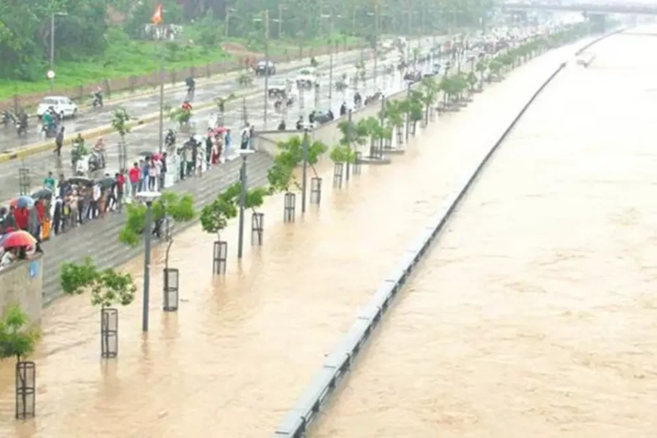 Ahmedabad High Alert: Sabarmati River and Walkway Witness Flood Situation Like Never Before
