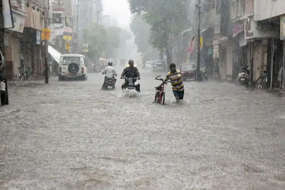 Gujarat’s Bhuj Submerged: Red Alert! Four Feet Water Covers City’s Roads