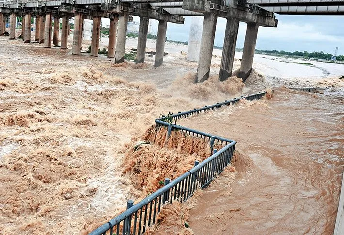 Ahmedabad on High Alert: 25 Gates of Sabarmati Dam Opened as River Floods Nearby Areas